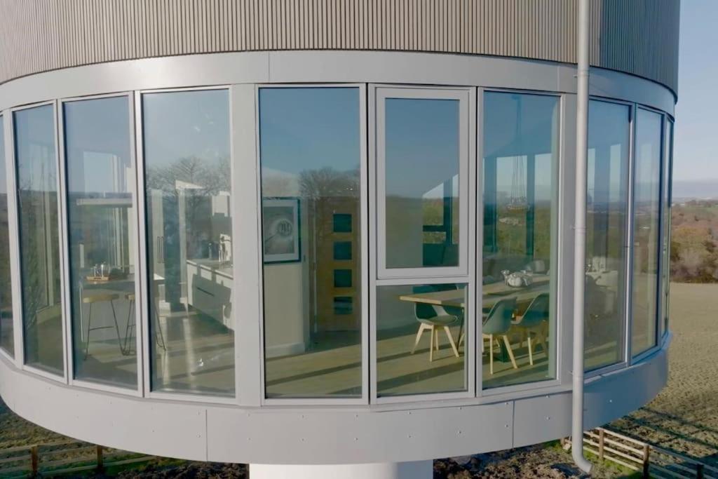 הוילה Emley Luxury Converted Water Tower In Flockton מראה חיצוני תמונה